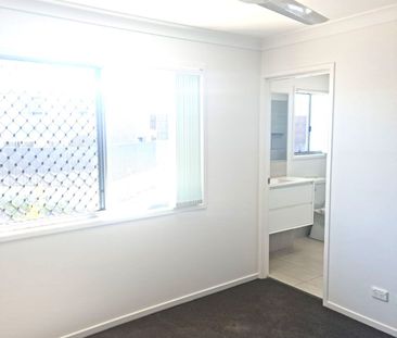 AVAILABLE 16/01/26 - 3 BEDROOM 2 BATH TOWNHOUSE WITH DUCTED AIR - Photo 5