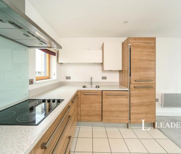 2 bedroom flat to rent - Photo 3
