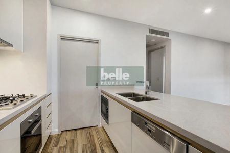 Modern North Facing Apartment on 7th Floor. Lift Access - Photo 4