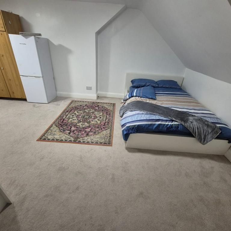 1 bedroom in a house share to rent - Photo 1