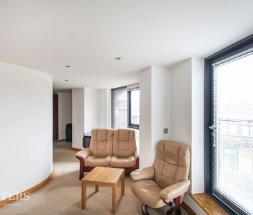 2 bedroom Flat To Let - Photo 1