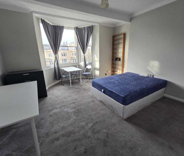 Bedford Square, Brighton - Photo 1