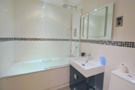 3 bedroom flat to rent - Photo 2