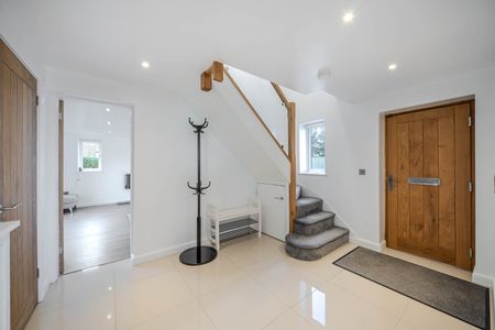 3 bedroom detached house to rent - Photo 2