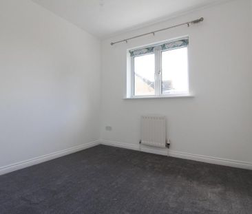 3 bedroom end of terrace house to rent - Photo 4