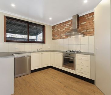 Privately Positioned! - Photo 3