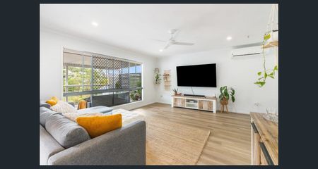 16 Dawnann Court, Carrara QLD 4211 - House For Rent | Domain - Photo 3