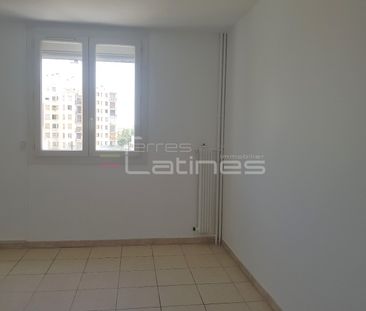 Location Appartement 4 pièces 69m² NIMES 30000 - Photo 4