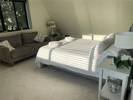 6 bedroom detached house to rent - Photo 5