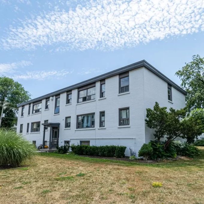 389-401 Yonge Street Apartments - Photo 1