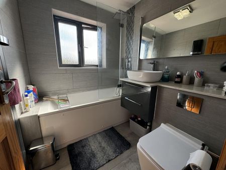 4 bedroom semi-detached house to rent - Photo 2