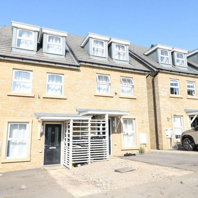 5 bedroom semi-detached house to rent - Photo 2