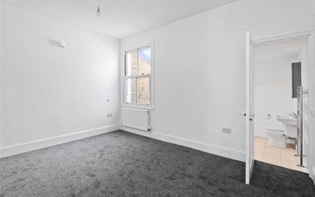 Monument Green, Weybridge, Surrey, KT13 - Photo 2