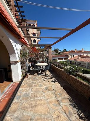 Alquiler de piso en Calle Olmos - Photo 1