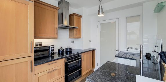 Studio Flat, Ears Court Road, W8 - Photo 2