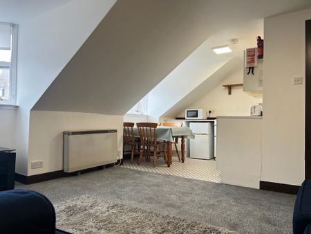 1 Bed Flat, Stirling Street, AB11 - Photo 2