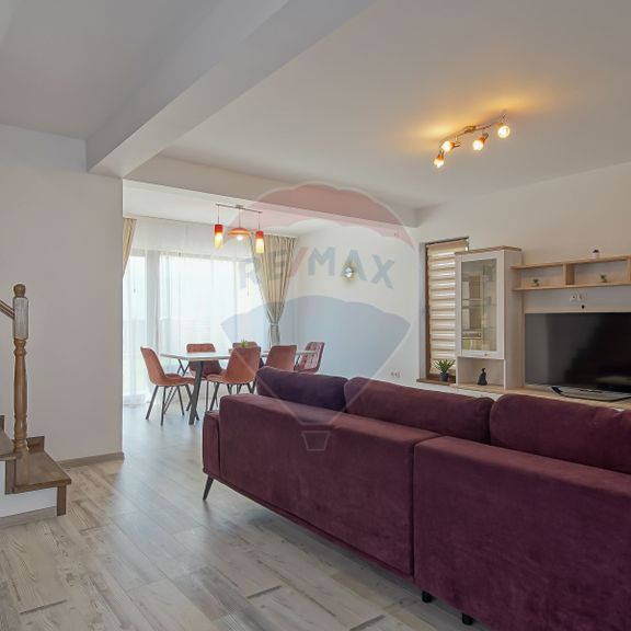 Casă / Vilă cu 4 camere de inchiriat - Fotografie 1