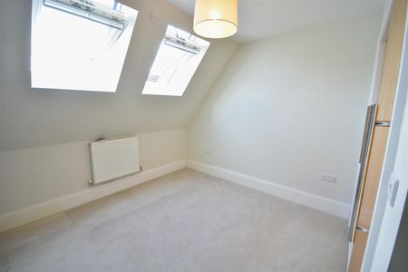 Pitt Road, Epsom, Surrey, KT17 4ET - Photo 3