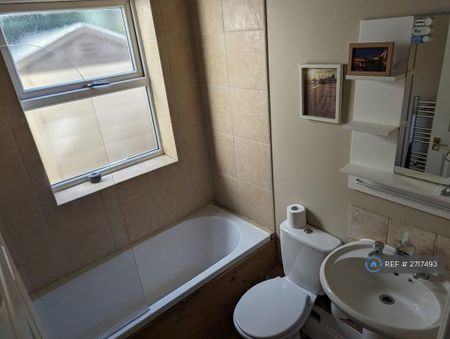 2 bedroom semi-detached house to rent - Photo 5