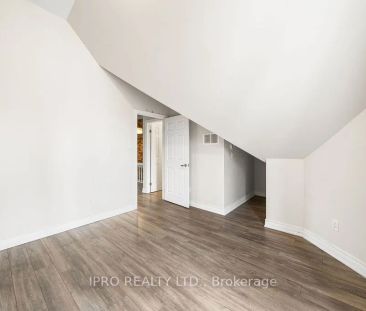 Condo Townhouse For Lease | W9256696 - Photo 6