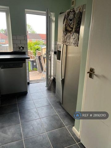 3 bedroom terraced house to rent - Photo 5