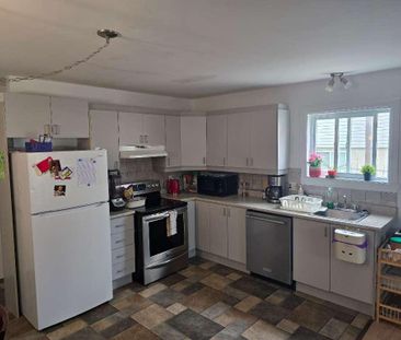ST-ÉMILE, BEAU 4 1/2, REZ-DE-CHAUSSÉE, 01 SEPTEMBRE - Photo 3