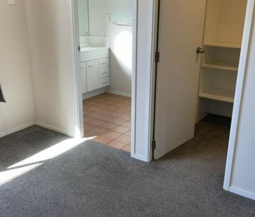 Spacious 4-Bedroom Brick & Tile Home - Photo 4