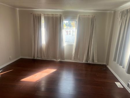 Lovely Trailer Home Located in Mustang Acres! - Photo 3