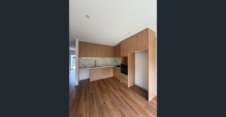 Beautiful Townhouse in Hallam - Photo 3