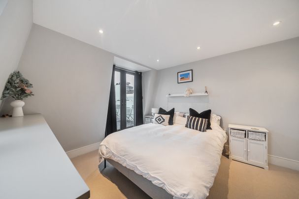 Garratt Lane, Earlsfield, London, SW18 - Photo 1