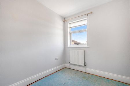 3 bedroom end of terrace house to rent - Photo 2