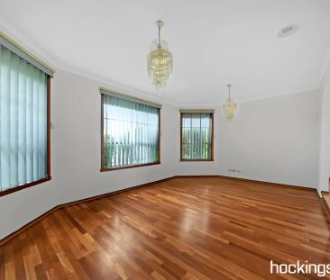 SPACIOUS FAMILY HOME OFFERING EXTREME CONVENIENCE - Photo 4