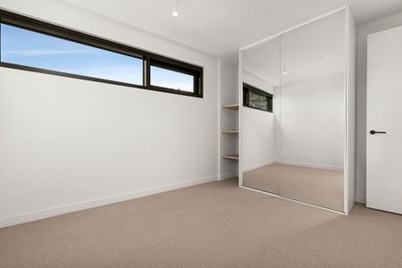 705/75 Palmerston Crescent, South Melbourne - Photo 2