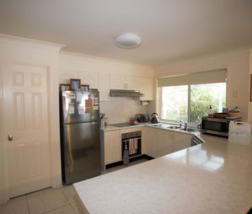 Fully furnished waterfront home in Bundabah for rent - Photo 5