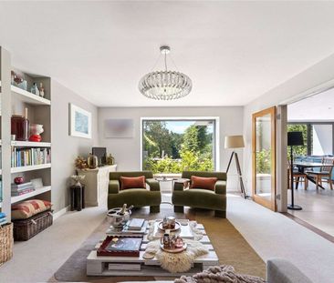 A stylish and contemporary family home that has been thoughtfully r... - Photo 2