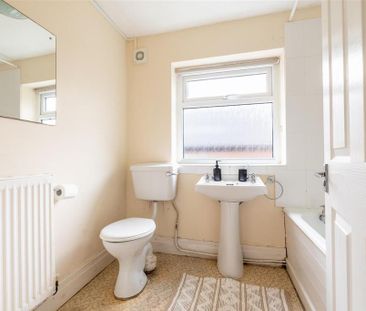 2 bedroom private hall to rent - Photo 4