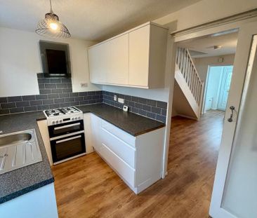 2 bedroom semi-detached house to rent - Photo 3