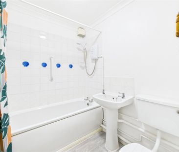 1 bedroom Flat in Ascot Court, Aldershot - Photo 5