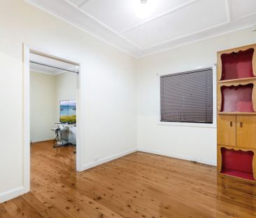 3 Beds Family House On A quiet Street Available Now ! ! ! - Photo 5