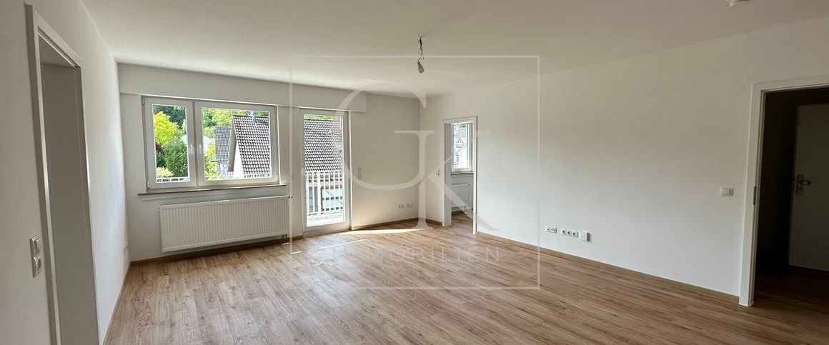 Erstbezug nach Modernisierung von lichtdurchfluteter OG-Wohnung mit großem Balkon - Photo 1