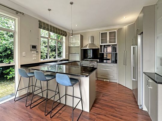 Spacious Home in Three Kings - Photo 1