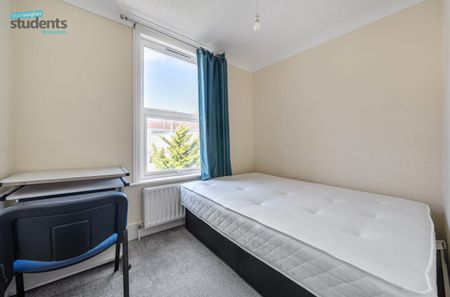 4 bedroom terraced house to rent - Photo 3