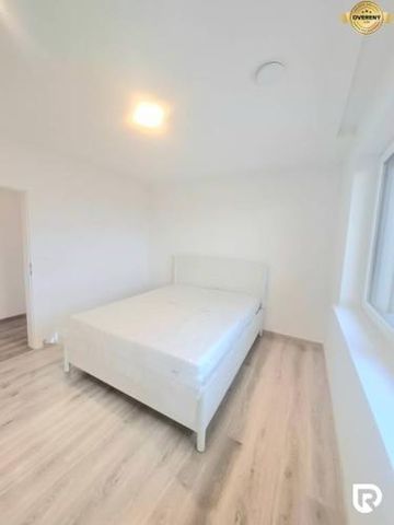 RentHub | 4 izbový rodinný dom s krbom a terasov | Slnečná | Ružindol - Photo 3