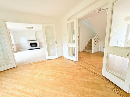 Acorn Lane, Cuffley, Potters Bar, London - Photo 2