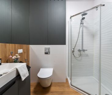 Przytulne, dwupoziomowe mieszkanie z ogródkiem - Zdjęcie 3