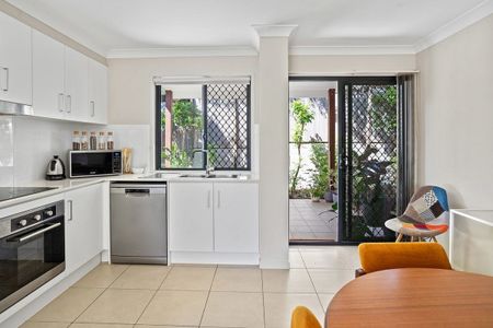4/15 Rutland Street, Coorparoo QLD 4151 - Townhouse For Rent | Domain - Photo 5