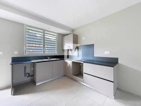 Location Appartement 3 pièces 63m² MATOURY 97351 - Photo 1