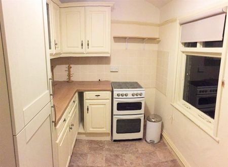 1 bedroom in a house share to rent - Photo 5