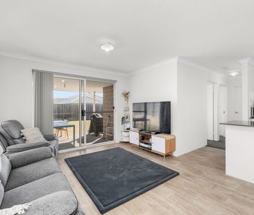 Beautiful Home with Coastal Charm! - Photo 3