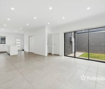 10/37 Latham Street, Werribee VIC 3030 - Photo 2